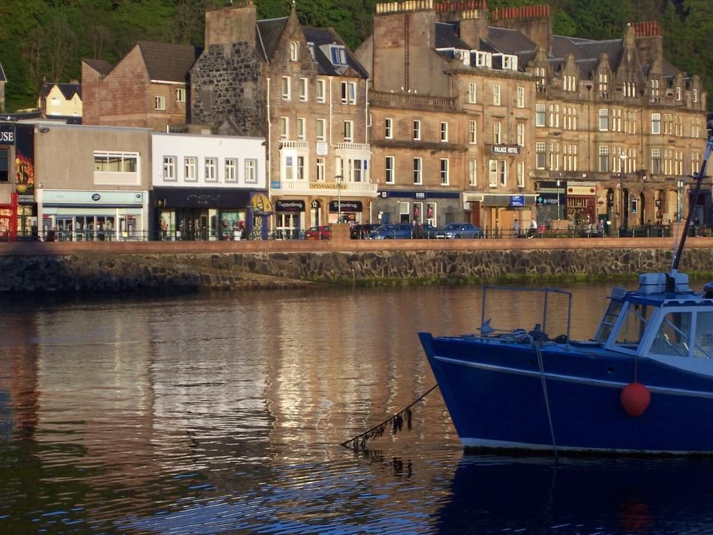 Kings Arms Holiday Apartments , Accommodation and where to stay, Self Catering, Oban, Scotland